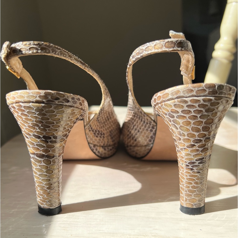 Size 8 Stuart Weitzman snakeskin heels - Picture 5 of 7